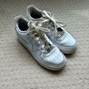 White Nike Air Force 1